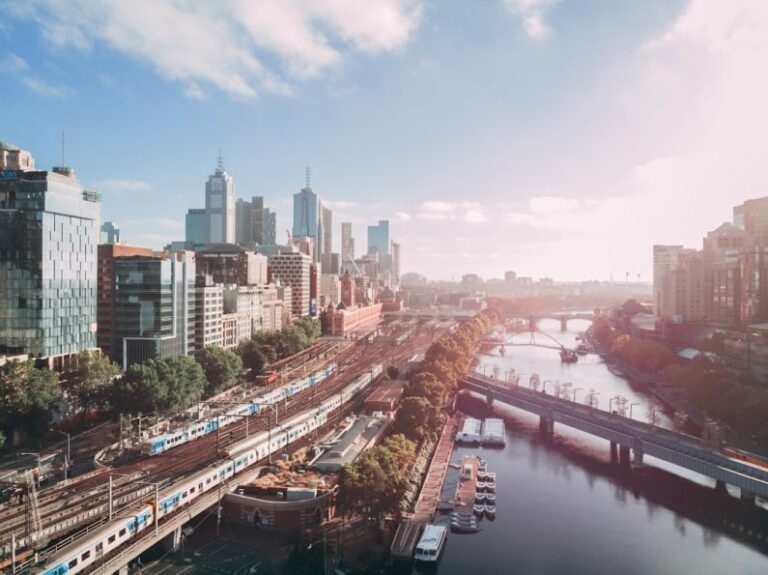 Melbourne - city buildings near body of water during daytime